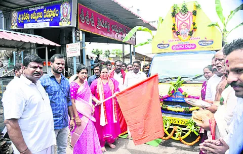 పైడితల్లి జాతర మహోత్సవాల ప్రచార రథం ప్రారంభం