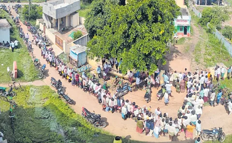 Farmers facing hardship due to severe shortage of urea in Andhra Pradesh