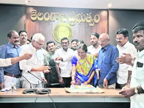 నిబద్ధతతో పనిచేస్తేనే వ్యవస్థ మనుగడ