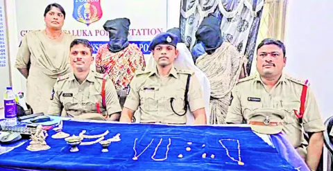 మహిళా దొంగల ముఠా అరెస్టు 