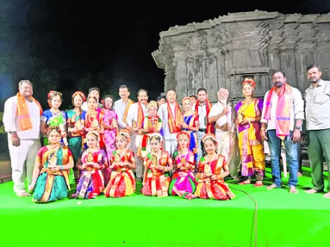 వేయిస్తంభాల ఆలయ అభివృద్ధికి కృషి 