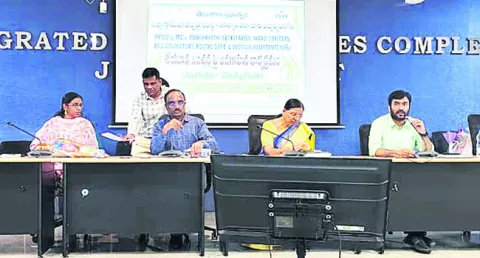 పింఛన్ల పంపిణీ పారదర్శకంగా చేపట్టాలి