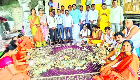 సిద్దేశ్వరాలయ హుండీ రూ.5లక్షలు