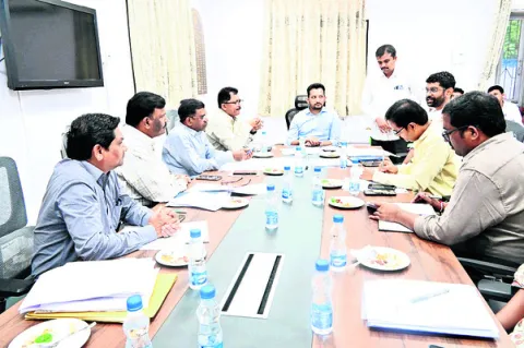 భూ సేకరణపై కలెక్టర్‌ సమీక్ష 