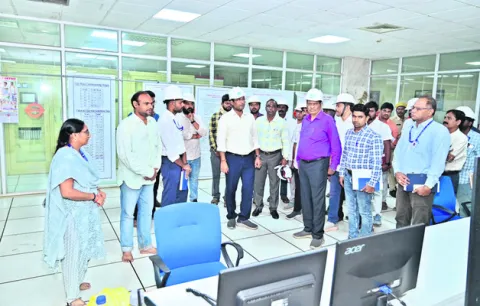 దిగువ జూరాలలో సోలార్‌ కేంద్రం 