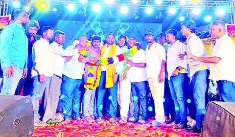 రాజ్యాంగం గురించి ఎమ్మెల్యే తెలుసుకోవాలి