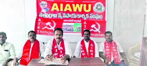 రైతులకు నష్టపరిహారం ఇవ్వాలి 