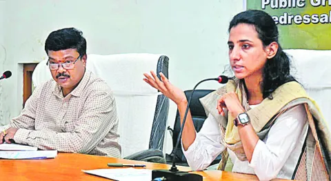 గృహ నిర్మాణాలు త్వరితగతిన పూర్తి చేయండి 
