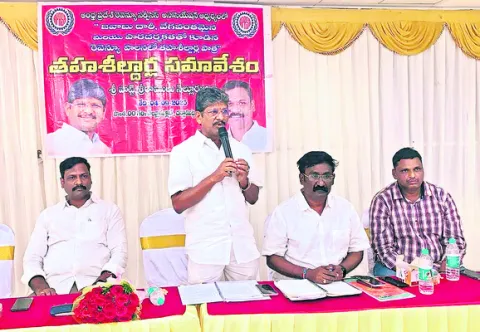 ప్రజా సమస్యల పరిష్కారానికి కృషి 