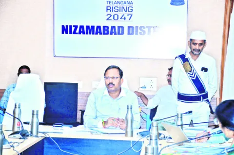 పెండింగ్‌ దరఖాస్తులను పరిష్కరించాలి 