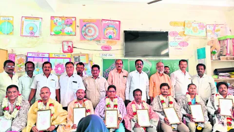 వెలుగులు నింపేది టీచర్లే 