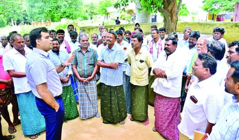 సొసైటీలను  తనిఖీ చేసిన కలెక్టర్‌ 