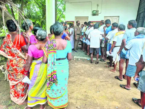 యూరియా అందక   వెనుదిరిగిన అన్నదాతలు