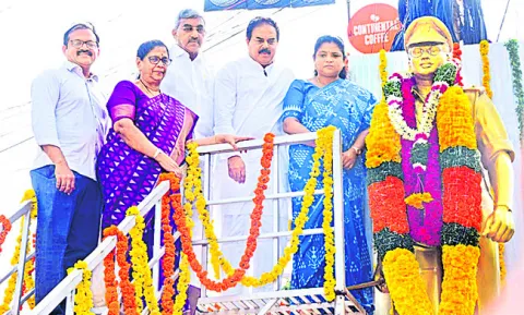 ఉమేష్‌ చంద్రకు ఘన నివాళి 