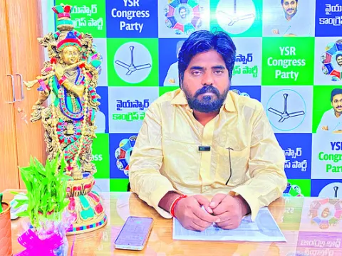 రాష్ట్రానికి డబుల్‌ డెక్కర్‌ బస్సు తీసుకొచ్చిన ఘనత అభిన