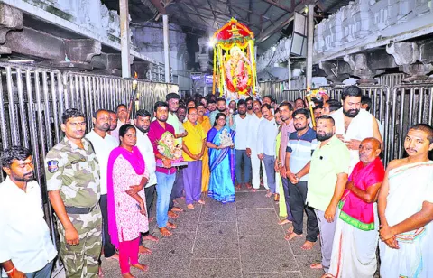 గంగమ్మ ఒడికి గణపయ్య