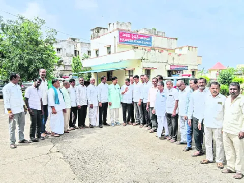 సీఎం పర్యటన నేపథ్యంలో ముందస్తు అరెస్ట్‌లు 