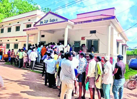 ఓటీపీ జాప్యం.. అంతా గందరగోళం 
