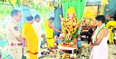 గణపయ్య ఆశీస్సులు  అందరిపై ఉండాలి
