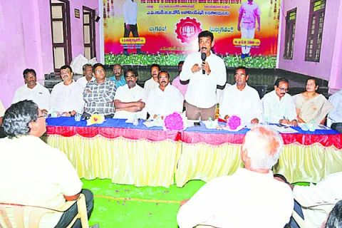 ఎన్జీవో సంఘం జిల్లా కొత్త కమిటీ ఏర్పాటుకు కృషి 