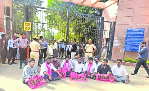 ఇక్ఫాయ్‌ గుర్తింపు రద్దు చేయాలి 