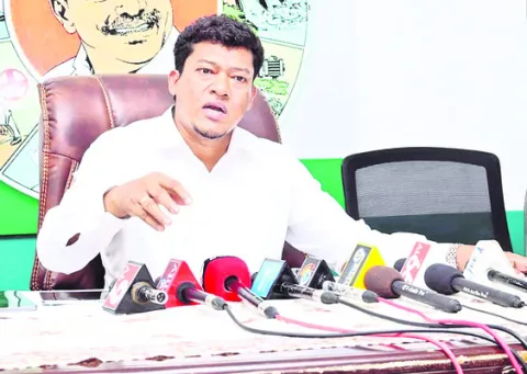 మెడికల్‌ కాలేజీలపై కూటమి కుట్ర 