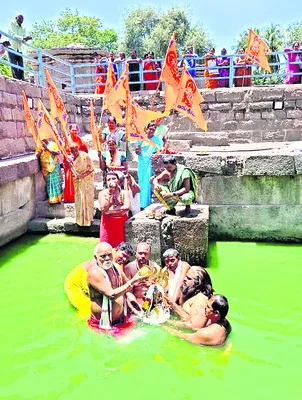 ఘనంగా త్రిశూల స్నానం