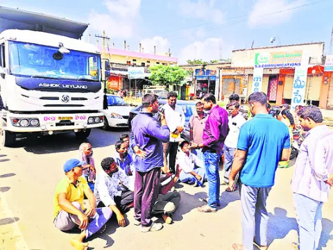 యూరియా కోసం  అన్నదాతల ధర్నా
