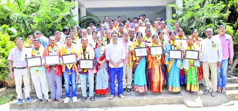 ఉపాధ్యాయుల చేతుల్లోనే విద్యార్థుల భవిష్యత్‌