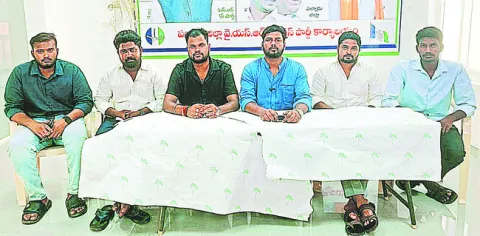 మెడికల్‌ కళాశాలల ప్రైవేటీకరణను వెనక్కి తీసుకోవాలి 
