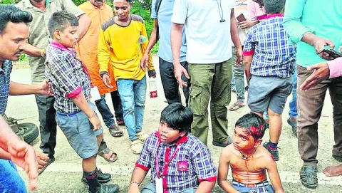 ఆటో బోల్తా.. విద్యార్థులకు గాయాలు