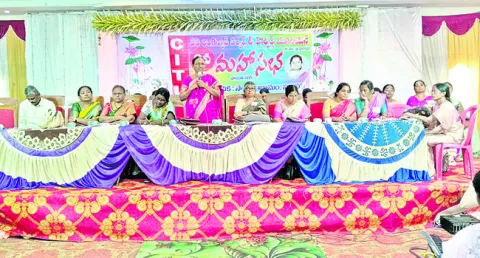 అంగన్‌వాడీలకు ఇచ్చిన హామీలు నెరవేర్చాలి 