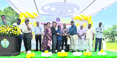 క్రీడా పోటీల్లో ఏకలవ్య విద్యార్థినుల ప్రతిభ 