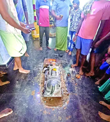 నంది విగ్రహం అపహరణ 