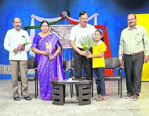నవోదయ విద్యాలయంలో ఘనంగా టీచర్స్‌ డే
