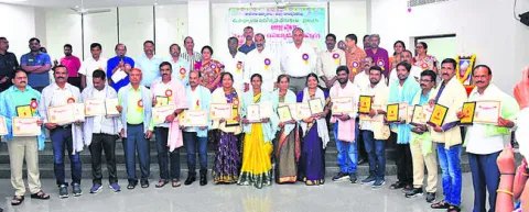 అంకితభావంతో పనిచేస్తే ఉపాధ్యాయులకు గుర్తింపు