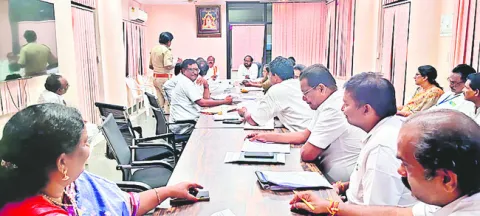 రత్నగిరిపై భూగర్భ విద్యుత్‌ లైన్లు 