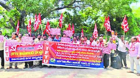 ఆటో కార్మికులను పట్టించుకోని కూటమి 