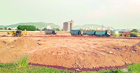 ఉత్సవాల ముసుగు 