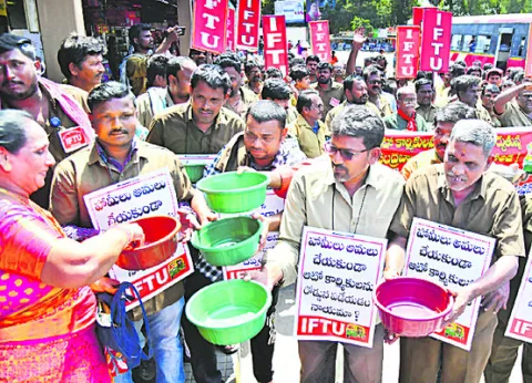 ఫ్రీ బస్సులతో మా పొట్ట కొట్టారు! 