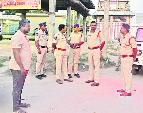 ఇరువర్గాలపై కేసులు నమోదు 
