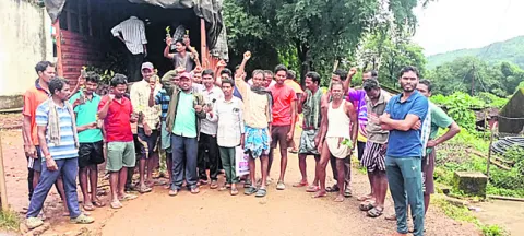 నాసిరకం మొక్కలపంపిణీపై ఆందోళన
