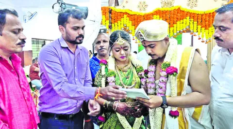 నవ దంపతుల ఆదర్శం 