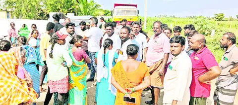 నిబంధనలు అతిక్రమించి మట్టి తవ్వకాలు 