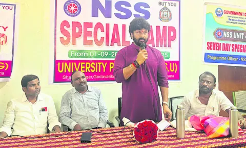 విద్యార్థులతోనే దేశభవిష్యత్‌ 