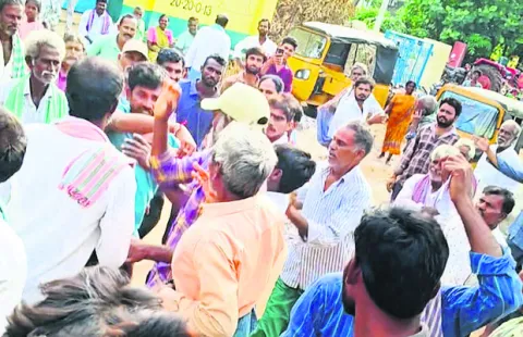 అదే బారులు.. అవే తిప్పలు