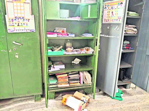 జూనియర్‌ కాలేజీలో చోరీ 
