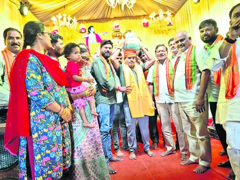 లడ్డూ @ రూ.1.16 లక్షలు 
