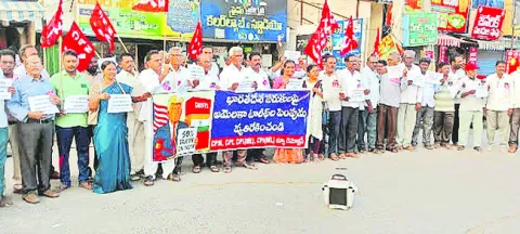 అమెరికా సుంకాలపై నోరు మెదపని మోదీ