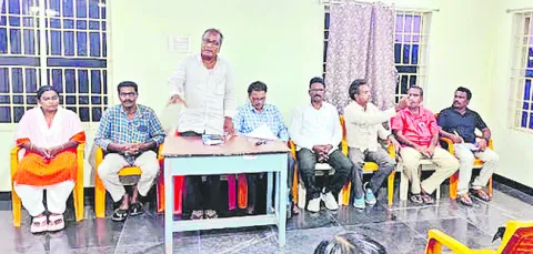 స్టాఫ్‌ నర్సులపై మెడికల్‌ ఆఫీసర్ల పెత్తనం 